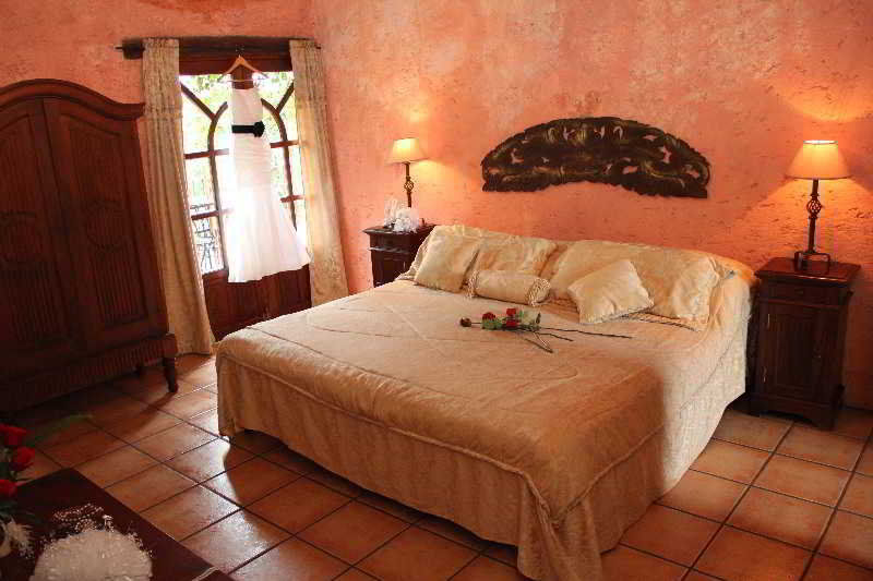 Real Plaza 4* Antigua